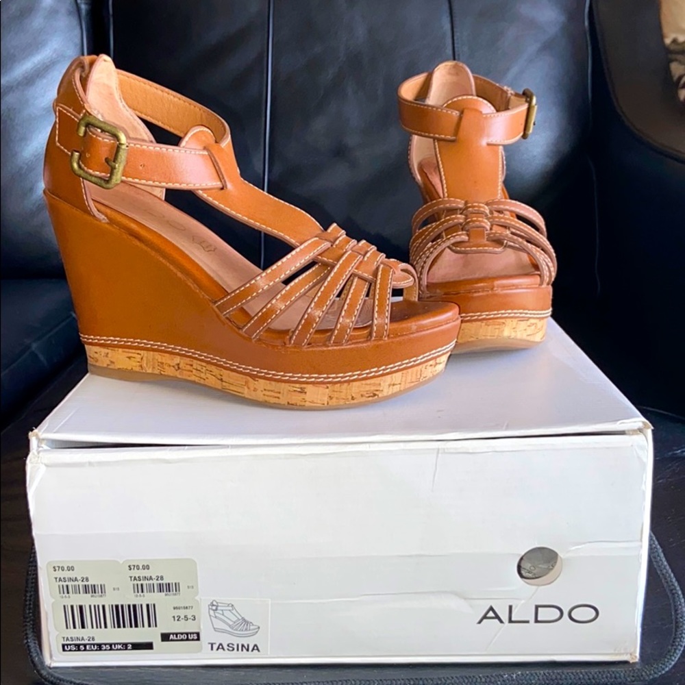 Aldo Size 35 Tan Wedges